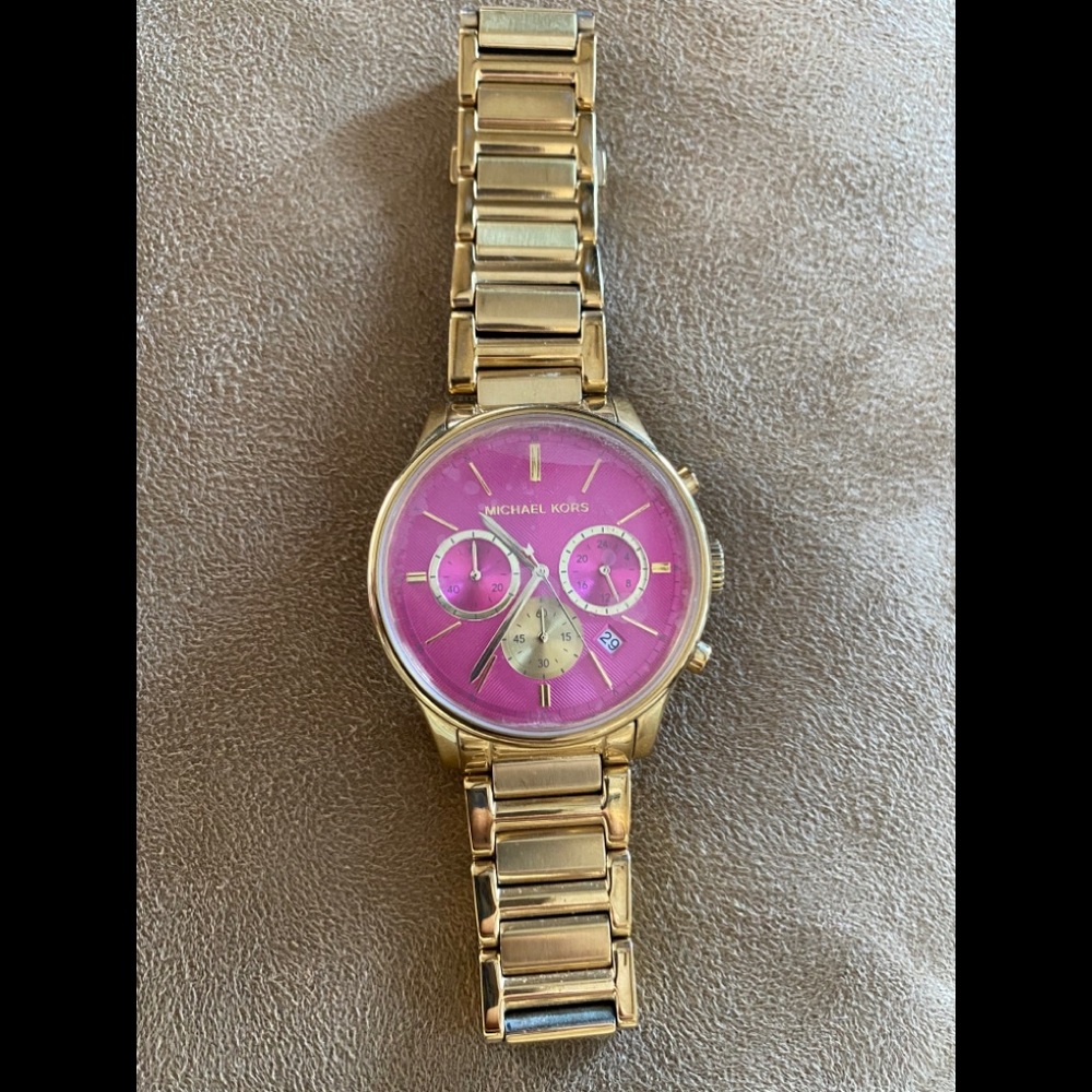 Like new MK chronological watch
